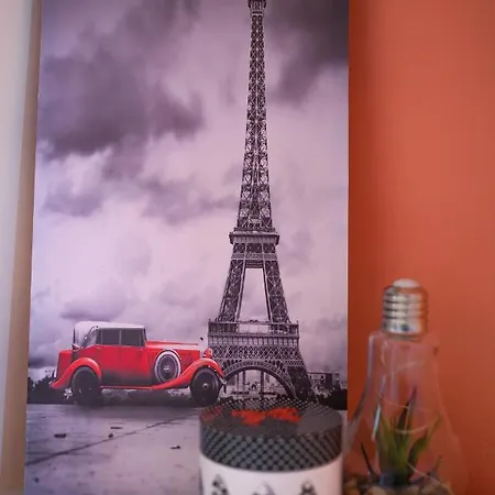 Apartment Art Space *